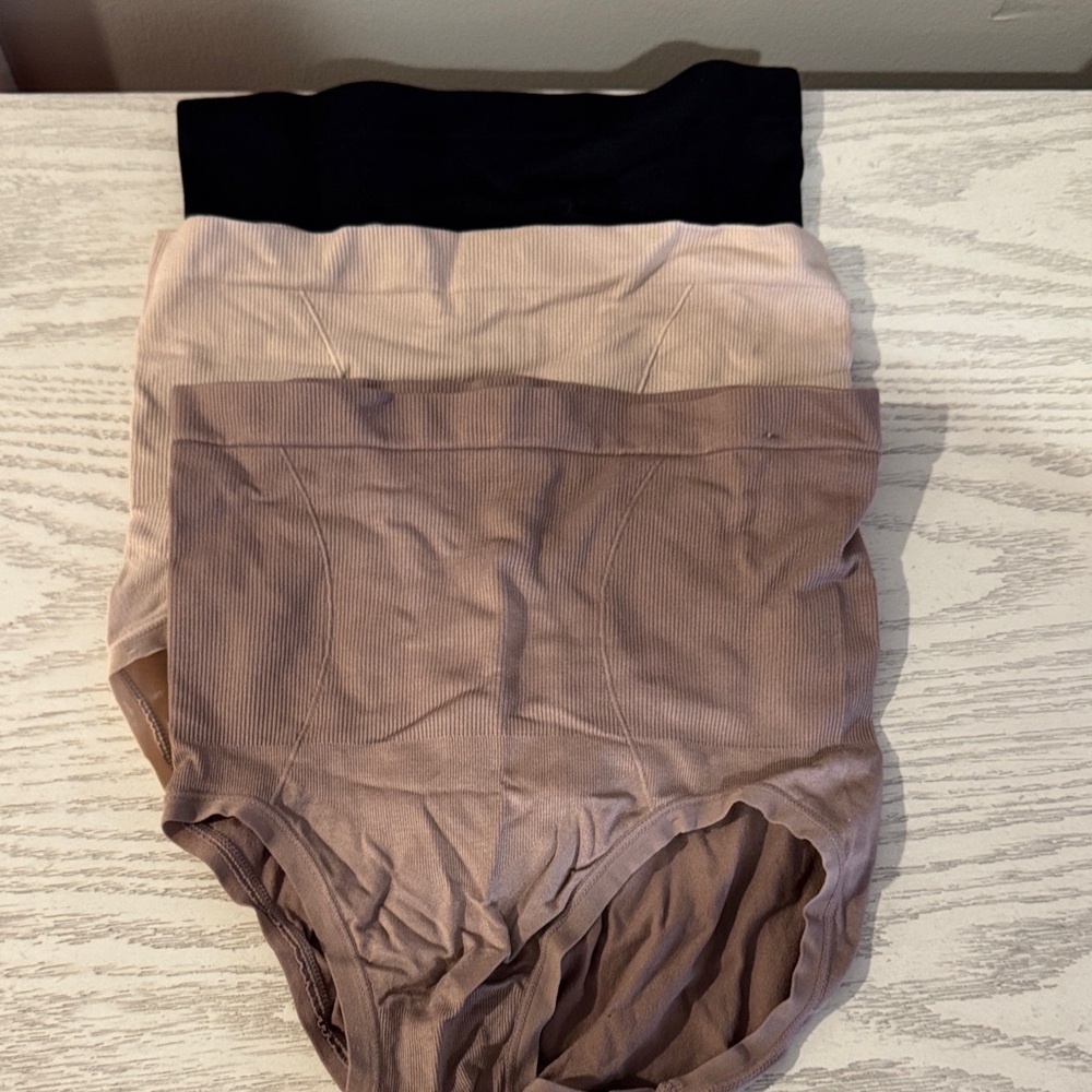 (3) Shapers Skinny Girl Underwear Small like new